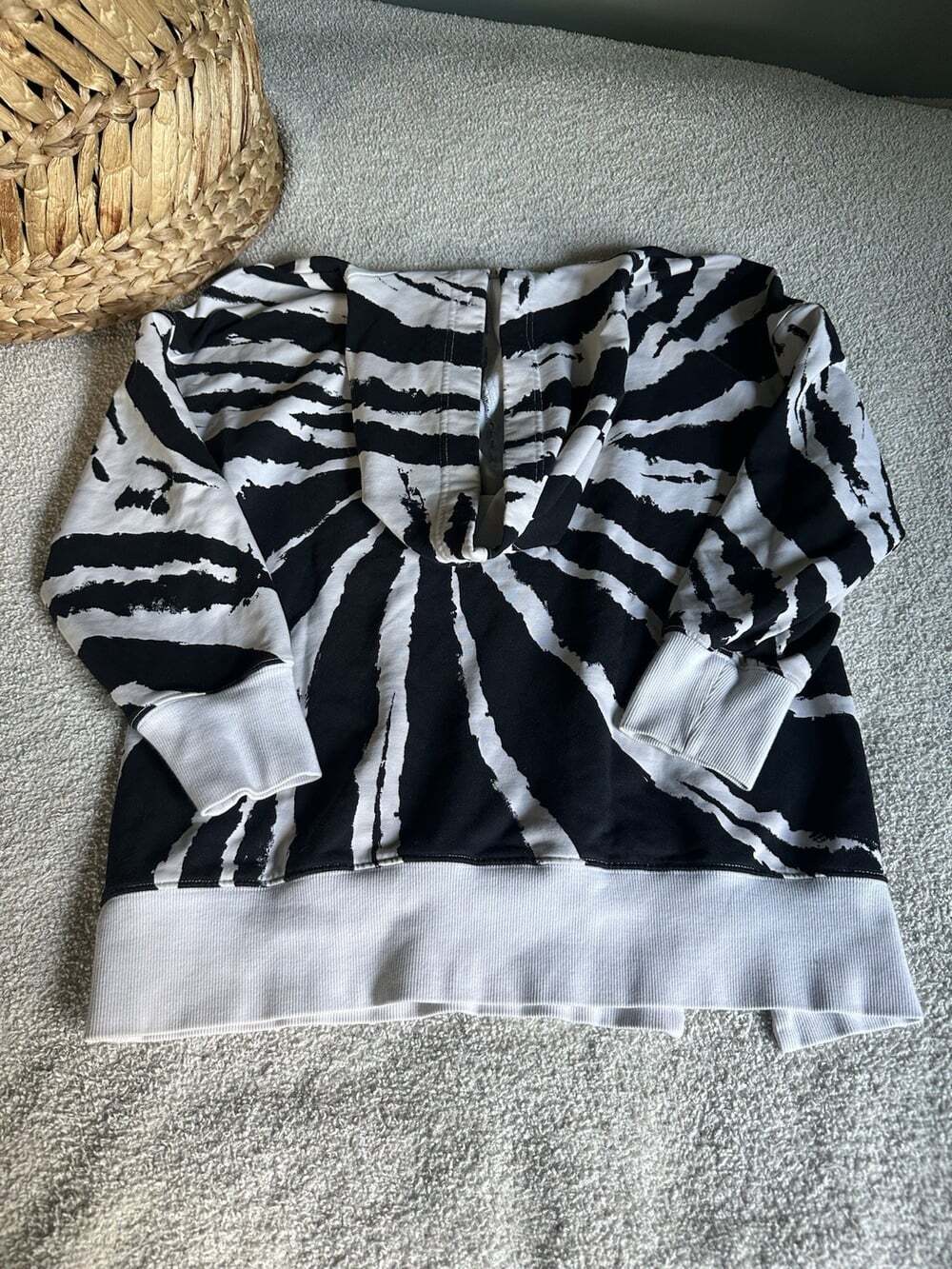 Fabletics Jasmine Tie Dye Hoodie Black White Oversized Women’s XS - Picture 4 of 6
